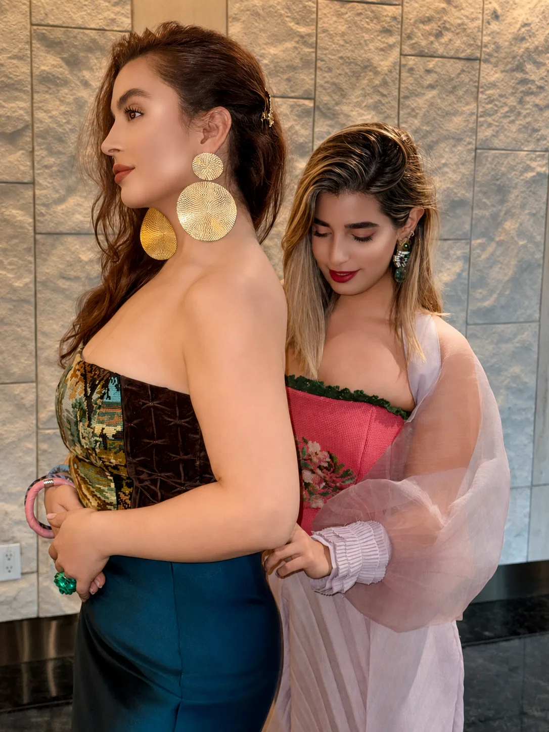 Stylist with client